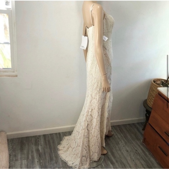 Fame and Partners Romantic rosettes long lace dress - Picture 6 of 15